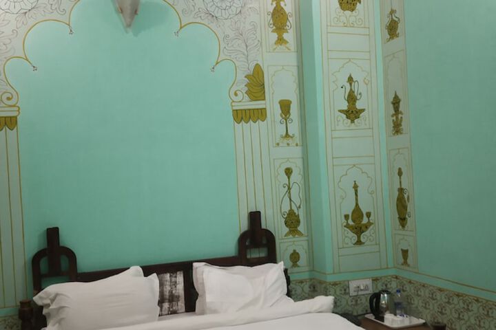 Room 14 of 39