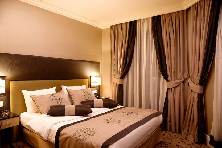 Room 4 of 52