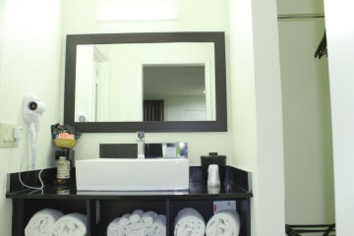 Room 17 of 27