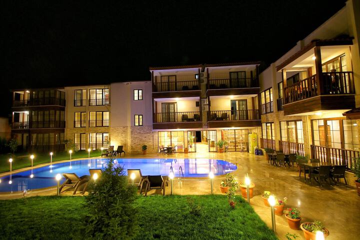 Hotel Exterior 49 of 50