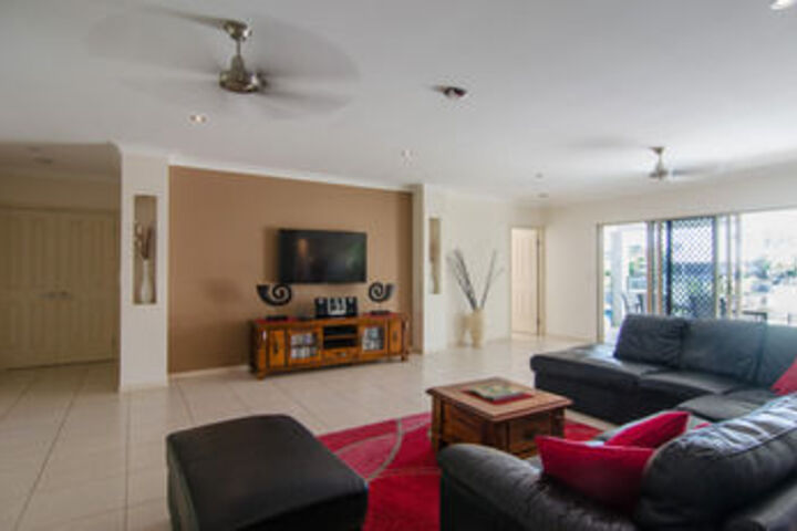 Lounge 5 of 25