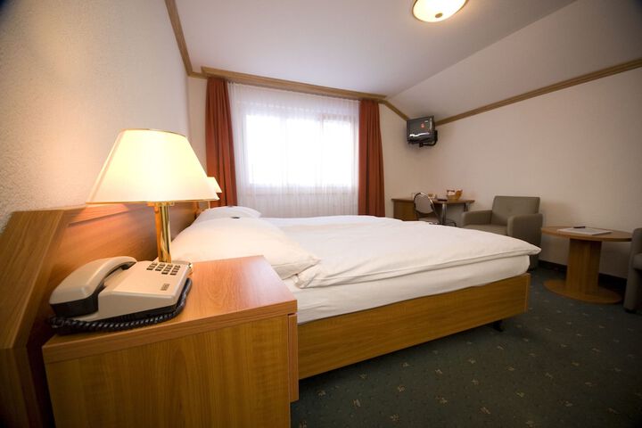 Room 4 of 58