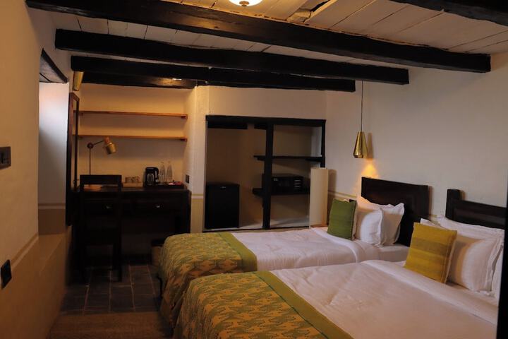 Room 4 of 28