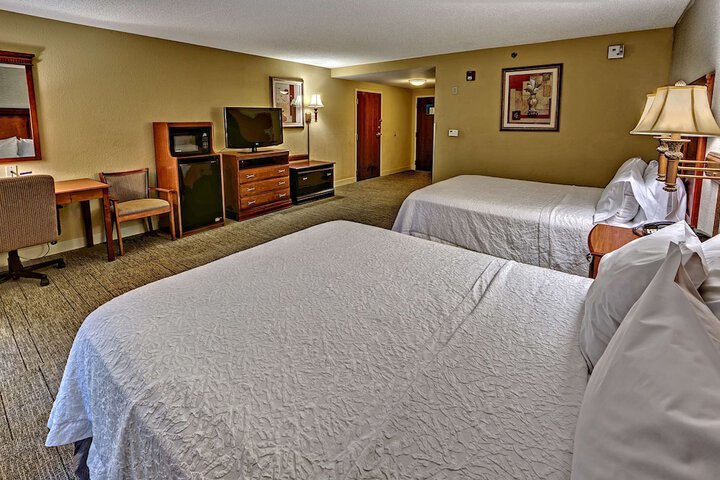 2 Queen Beds Hearing Accessible (1 of 13)