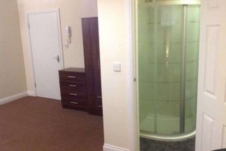 Room 5 of 17