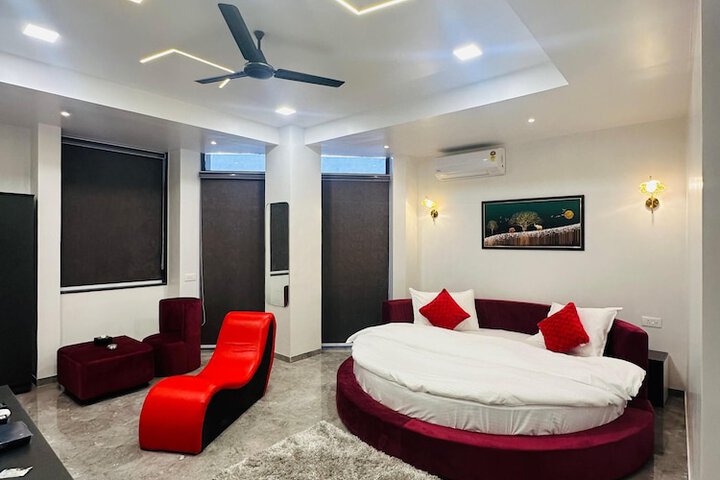 Room 17 of 24