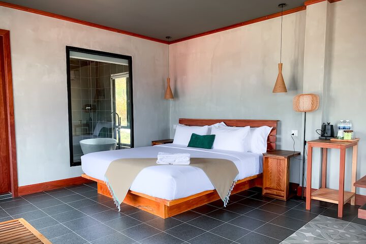 Room 4 of 9