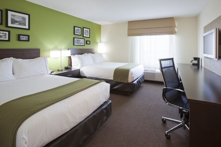 2 Double Beds Standard (2 of 4)
