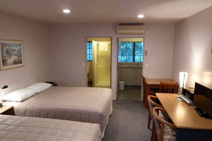 Room 3 of 38