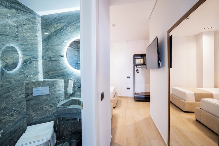 Room 42 of 95