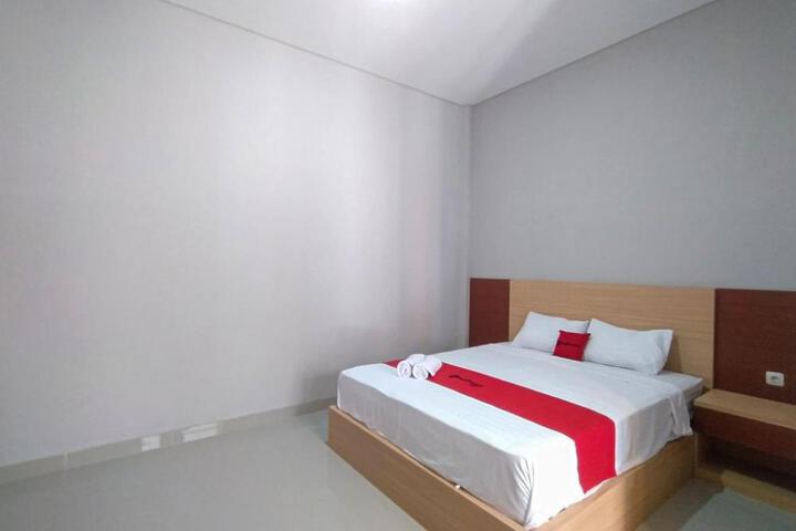 RedDoorz Syariah near Alun Alun Tegal 2