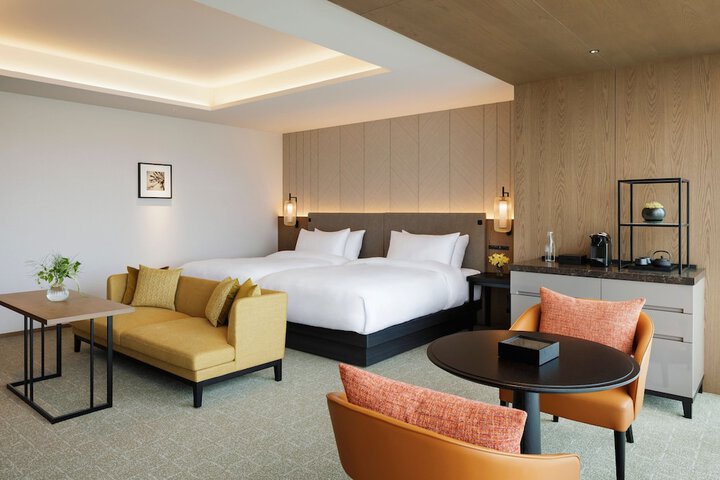Room 4 of 98
