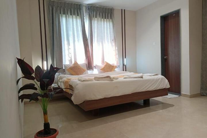 Hotel Om Residncy Miraj