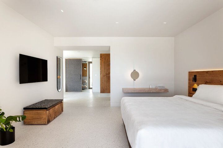 Room 34 of 251