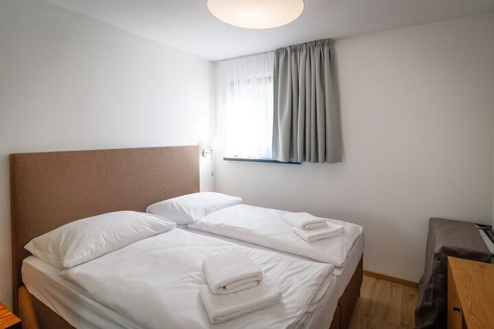 Room 3 of 49