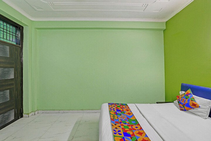 Room 7 of 18