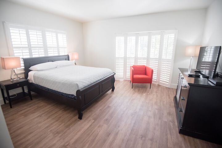 Suite 1 King Bed (8 of 17)