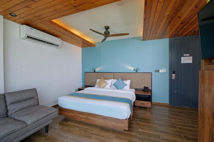 Room 10 of 19