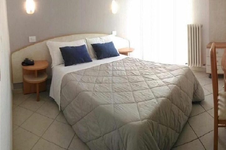 Room 12 of 52