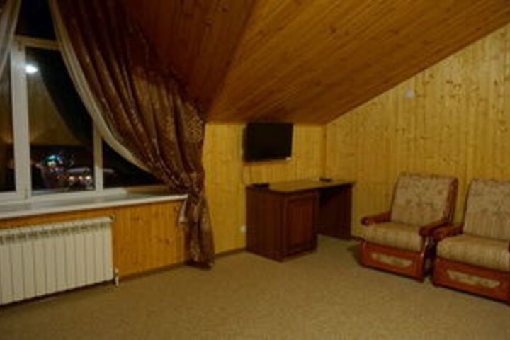 Room 27 of 33