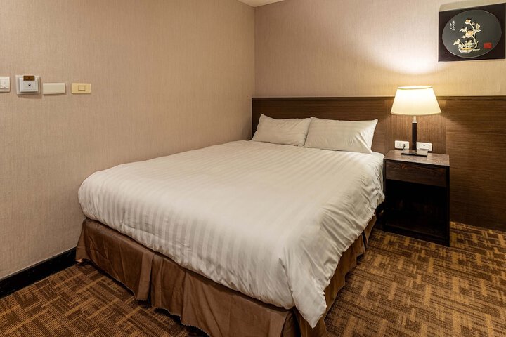 Room 5 of 119