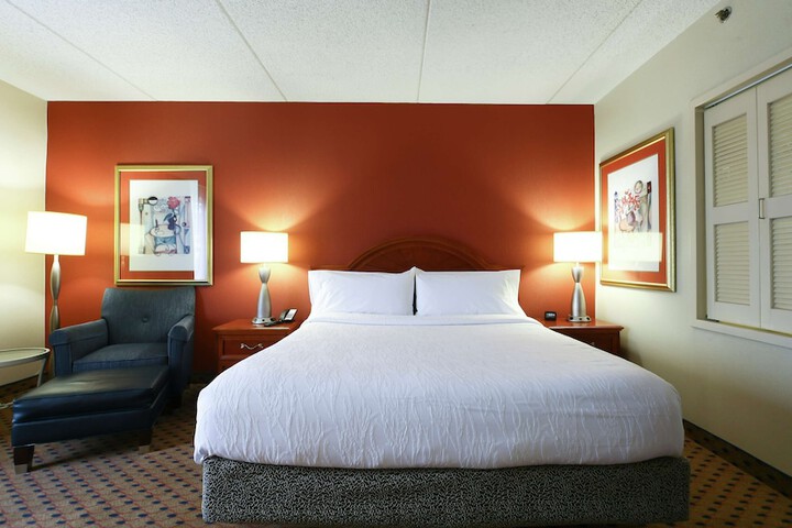 1 King Bed (5 of 20)