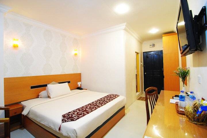 Room 9 of 35