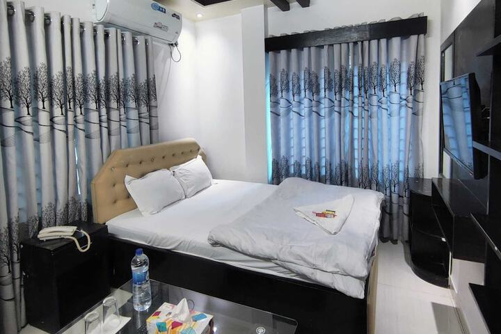 Room 4 of 22