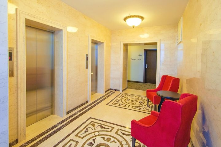 Ballroom/Hall 51 of 55