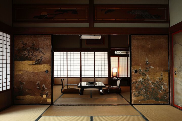 Room 4 of 107