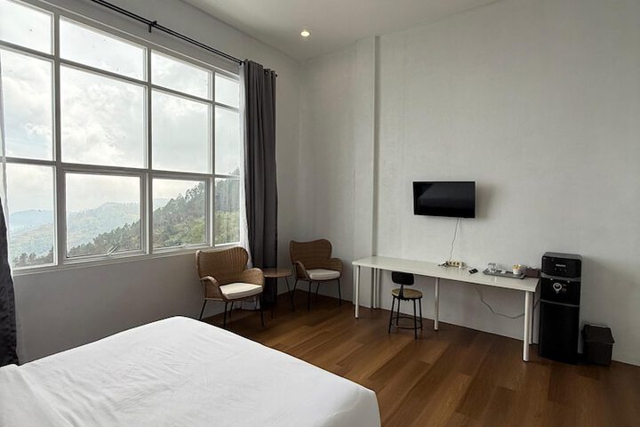 Room 13 of 61