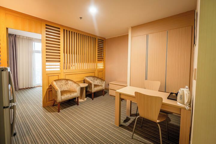 Room 102 of 184