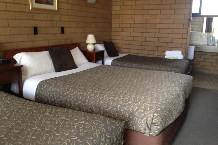 Room 27 of 41