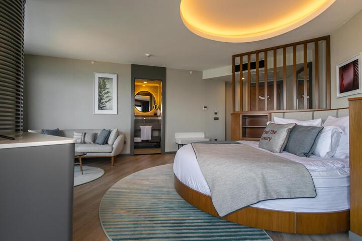Room 52 of 115