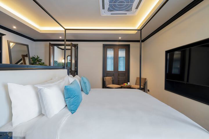 Room 20 of 39