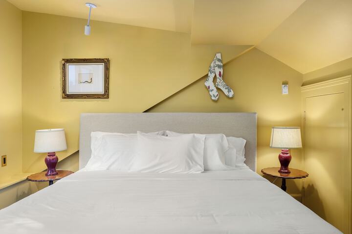 Room 11 of 22
