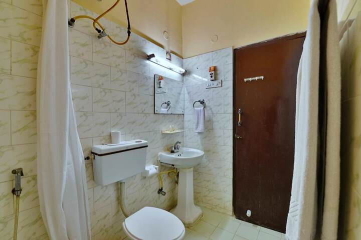Room 13 of 25