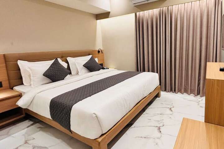 Room 9 of 37