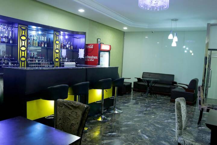 Lounge 18 of 26