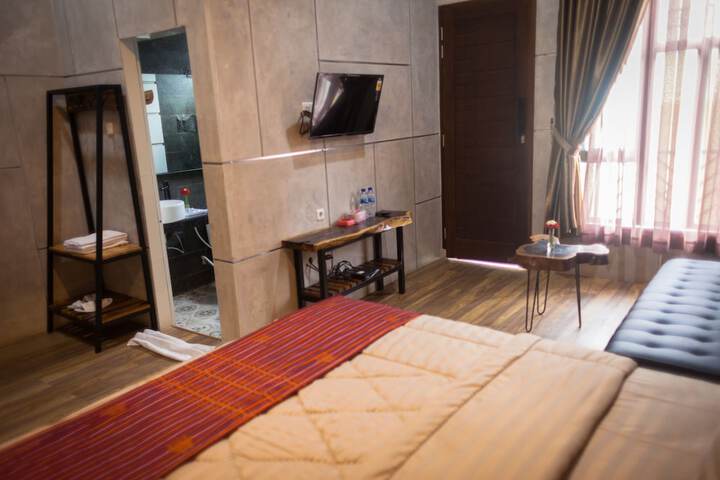 Room 4 of 37