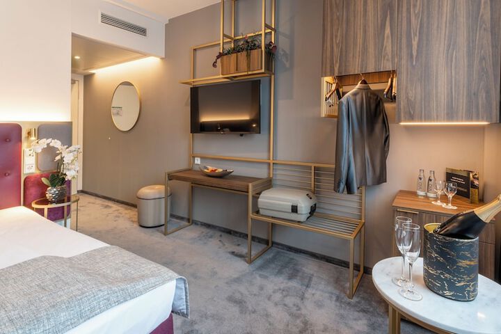 Room 12 of 71