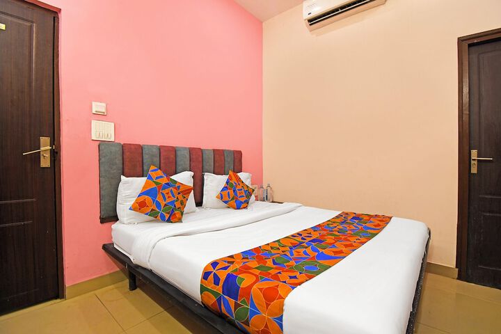 Room 9 of 25