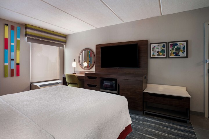2 Queen Beds with Refrigerator, Microwave (12 of 14)