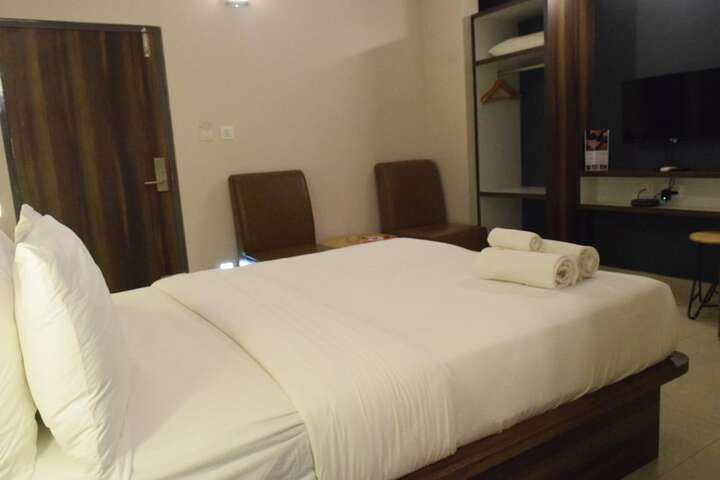 Room 5 of 17