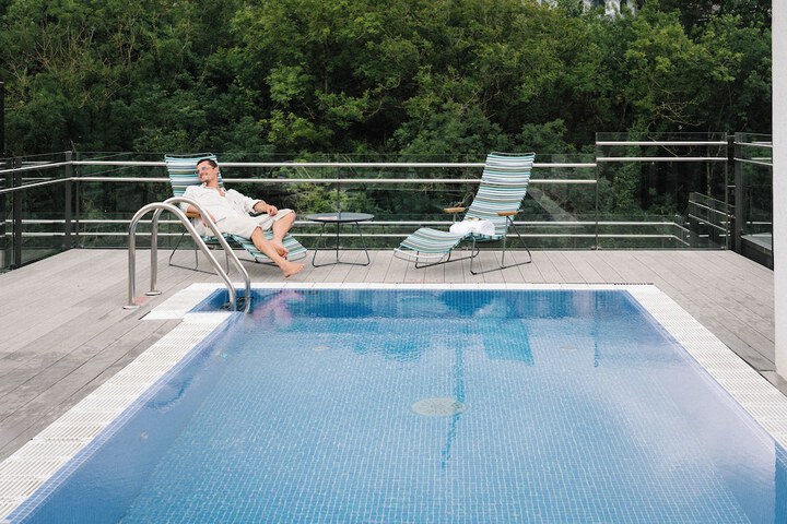 Pool 23 of 42
