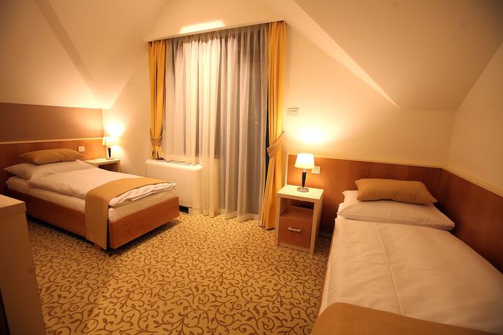 Room 8 of 73