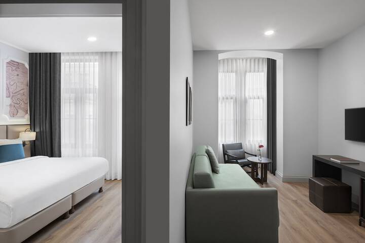Room 7 of 79