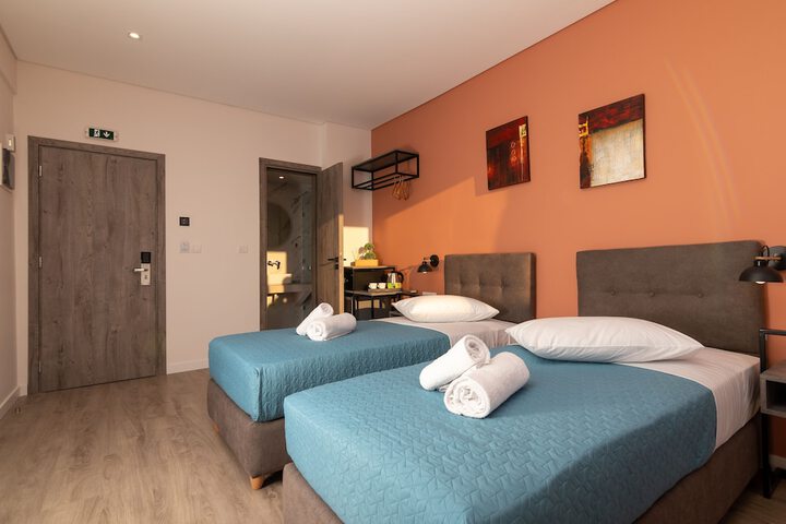Room 9 of 48