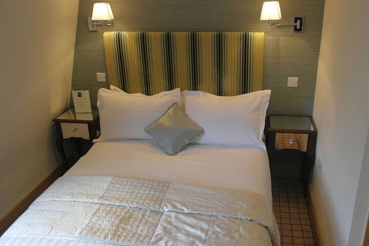 Room 7 of 48