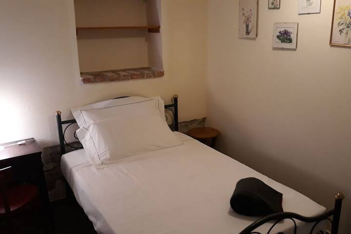 Room 11 of 42